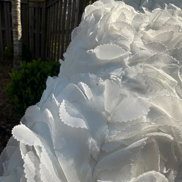 White Floral Textured Mini Dress - Picture 6 of 8